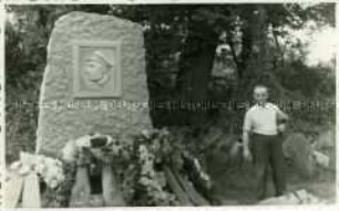Gedenkstein im Ernst Thälmann-Park in Roitzsch