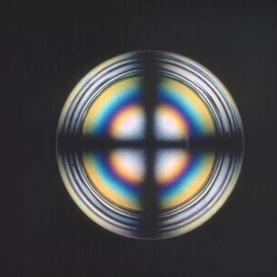 Hanau. Firma Heraeus. Quarzglas wird optisch auf Unreinheiten, Schlieren und Spannungen in polarisiertem Licht geprüft