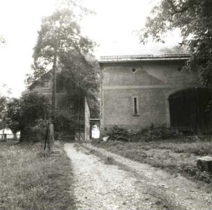 Niederalbertsdorf, Dorfstraße 102. Vierseithof (1. H. 18. Jh. / 19. Jh.). Straßenansicht
