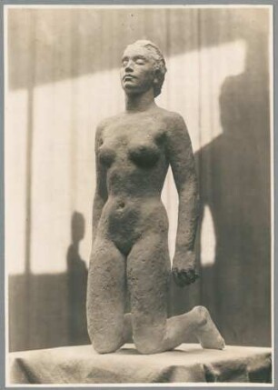 Kniende, 1932, Gips