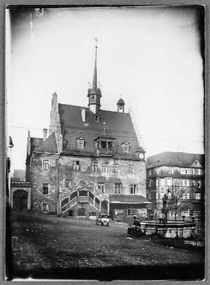 Am Rathaus zu Pößneck : Pößneck. Rathaus mit Ratskeller, Markt 1. Straßenansicht