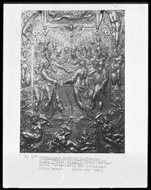 Detail eines Buchdeckels eines Kölner Missale, Vorderseite: Verspeisung des jüdischen Osterlammes