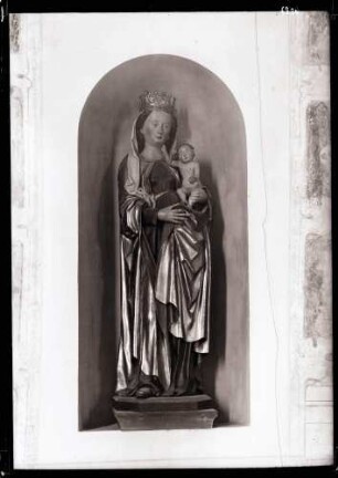 Pfarrkirche; Madonna im Chor, südliche Wand