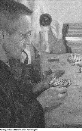 Seiffen, Spielzeugherstellung in Heimarbeit, 1945