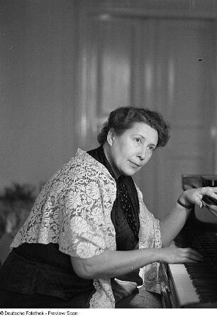 Porträt Pianistin Elfriede Clemen (1903-1985)