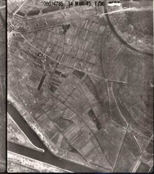 Amerikanische Luftbildaufnahmen von Kriegszerstörungen. Ausrichtung nach Süden. Tiefgestade / Rheinaue bei Daxlanden