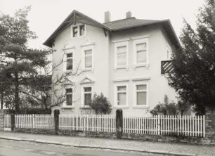Radebeul, Schillerstraße 24. Wohnhaus (um 1900)