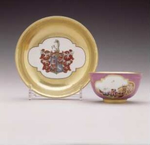 Koppchen und Unterschale mit Wappen Benada und Hafenszene