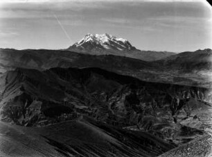 Hügelketten : Blick über die Hügelketten bei La Paz in Richtung des Illimani (6438 m) zweithöchster Berg Boliviens