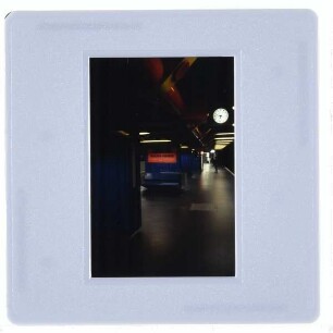 Berlin, U-Bahnhof Schloßstraße : Innenansicht Bahnsteig