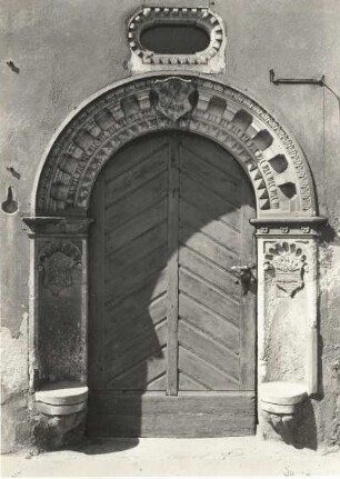 Meißen. Crassoscher Weinberg auf dem Kapellenberg. Renaissanceportal am Weinberghäuschen, um 1600