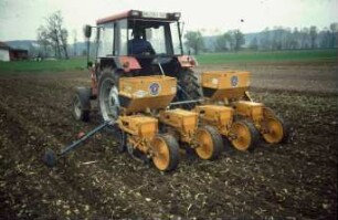 Fotografie: Sätechnik, Einzelkornsaat, Mais, Reihendüngung