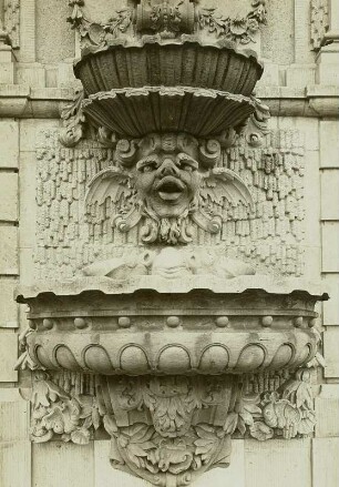 Dresden, Zwinger : Zwinger. Langgalerie. Seitlicher Brunnen