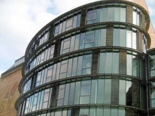 Rostock: Business-Center im Stadthafen (Silohalbinsel)