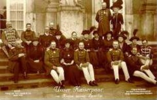 Wilhelm II. und Auguste Viktoria im Kreise von neunzehn Familienmitgliedern