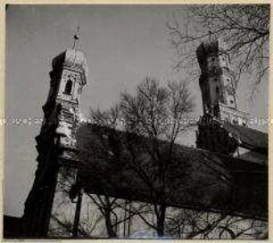 Augsburg, Kirchtürme St. Ulrich und Afra, Links evangelische Kirche, Rechts katholische Kirche