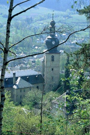 Blick vom Berg Richtung Großneundorf auf die Kirche und den Ort