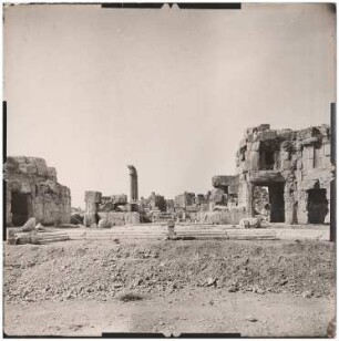 Ruinen, Baalbek: Ansicht, Jupitertempel im Hintergund