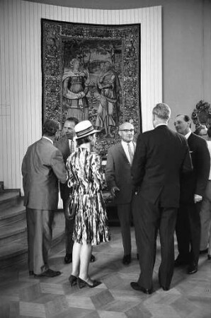 Ausstellung "Kunstschätze aus badischen Schlössern" im Gartensaal des Karlsruher Schlosses.