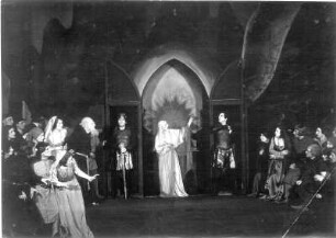 Lucifer. Drama von Eduard Stucken. Staatsschauspiel Dresden, Uraufführung 29.1.1925 : Szene 3. Bild mit Erich Ponto, Willi Kleinoschegg als Asmodi, Marion Regler als Dahüt, Bruno Decarli als Lucifer, Luise Firle, Lotte Crusius u. a.