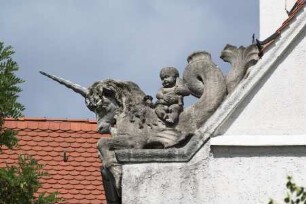 Knabe mit Fisch auf Hippokampus