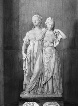 Doppelstandbild der Prinzessinnen Luise und Friederike von Preußen