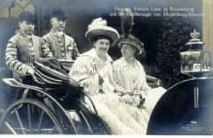 Viktoria Luise von Braunschweig und Alexandra von Mecklenburg-Schwerin in der Kutsche