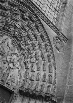 Mittleres Westportal: Portail Saint-Étienne — rechte Archivolten