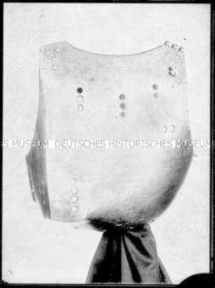 Brust von einem Stechzeug (Fragment)