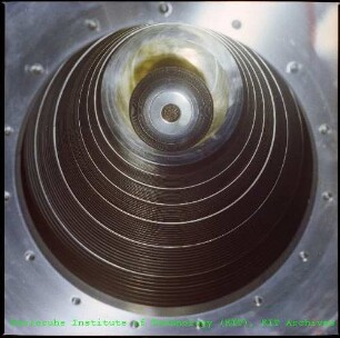 Gewendelte Beschleunigersektion des Elektronen-Ring-Beschleunigers Smokatron am Institut für Experimentelle Kernphysik (IEKP)