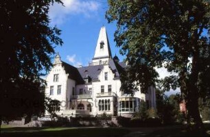 Herrenhaus: Ansicht von Nordosten: Gartenfassade