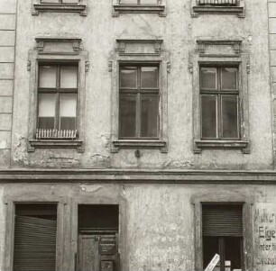 Wohnhaus mit Laden (ruinös)
