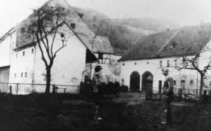 Triebischtal-Garsebach. Muckmühle, um 1937, rechts der Müller, Repro
