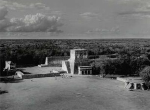 Chichen Itza, Tempel der Jaguare mit dem Ballspielplatz
