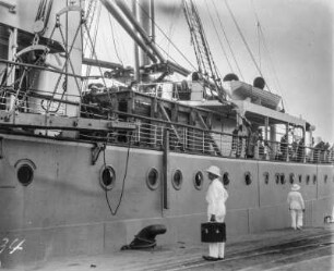 Ein Schiff : Reling eines Schiffes