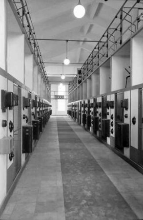 Horben: Gang im Transformatorenhaus