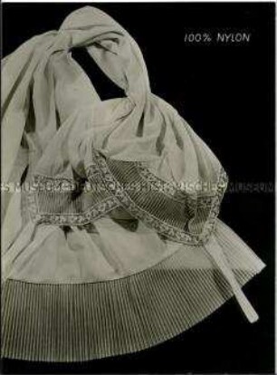 Modeaufnahme, Charmor-Unterkleid