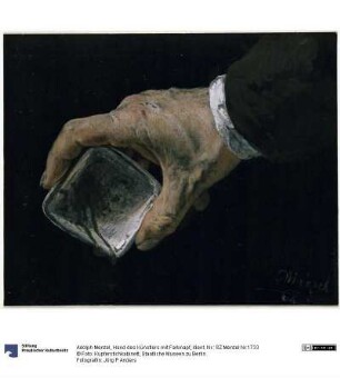 Hand des Künstlers mit Farbnapf