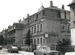 Dresden-Mickten, Herbststraße 9 und 11. Wohnhäuser (um 1895). Straßenansicht von Nordosten