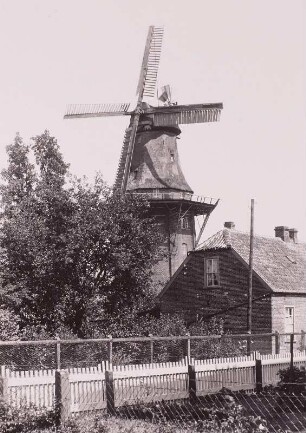 Aurich, Holländerwindmühle : Aurich. Galerieholländerwindmühle und Wohnhaus