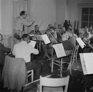 Markneukirchen : Musikinstrumentenbau Markneukirchen. Städtisches Orchester Markneukirchen (Vereinigung Markneukirchner Instrumentenbauer) während der Probe