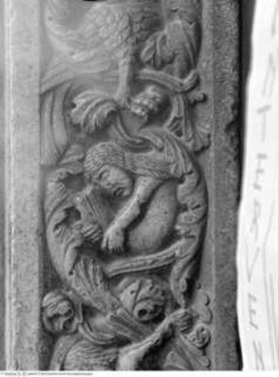 Ranke mit Mischwesen