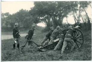 Vorführen der neuen Feldhaubitze