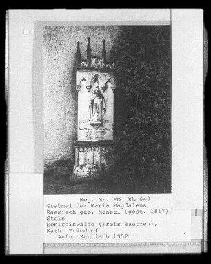 Grabmal der Maria Magdalena Raemisch : Grabmal der Maria Magdalena Raemisch, geborene Menzel (gestorben 1817). Stein. Um 1817. Schirgiswalde-Kirschau, Katholischer Friedhof, an der Kirchenwand