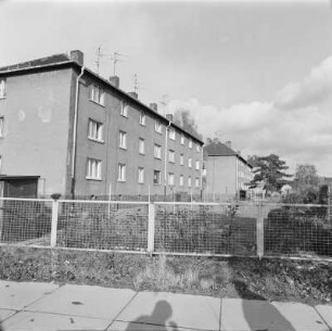 Coswig, Robert-Blum-Straße : Coswig. Wohnblock, Robert Blum-Straße 2. Hofansicht