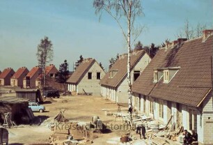 Wiesenstraße: Ein- und Mehrfamilienhäuser im Rohbau