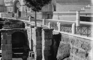 Am Forum Romanum : Blick auf Ruinenreste