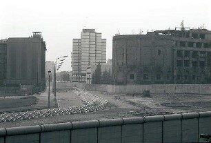 Berlin: Ost; Potsdamer Platz von der Mauer
