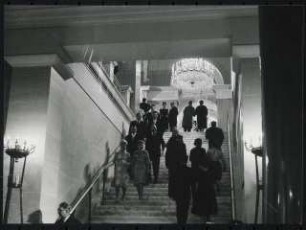 Nationaltheater, München Wiederaufbau: Treppenaufgang zum Königsaal zur Eröffnung