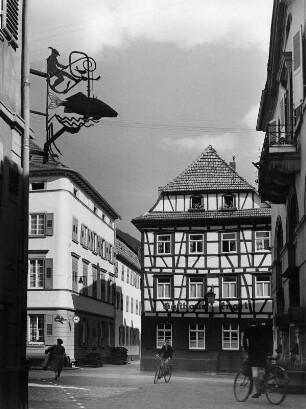Eberbach Rhein-Neckar-Kreis. Straßenbild mit Gasthaus Engel. Blick vom Gasthaus "Zum Karpfen"